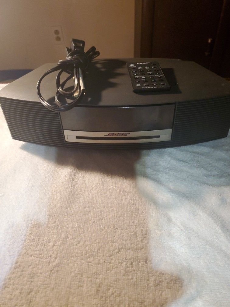BOSE (WAVE) CD/RADIO PLAYER