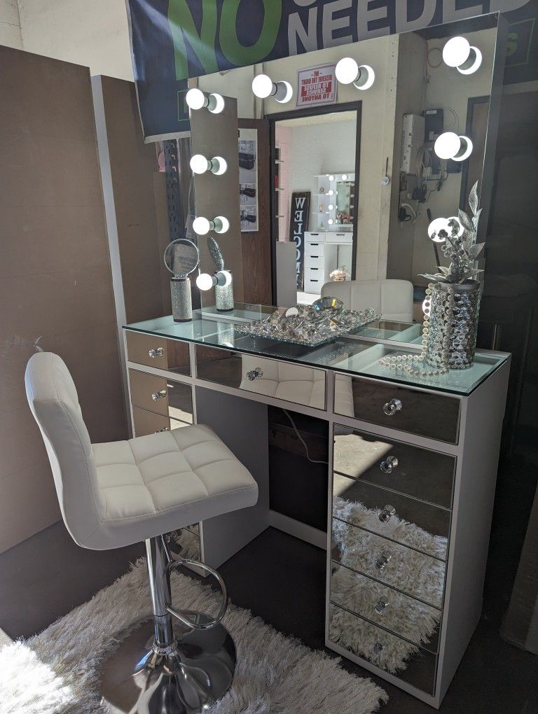 Beautiful Vanity New Excellent Quality 