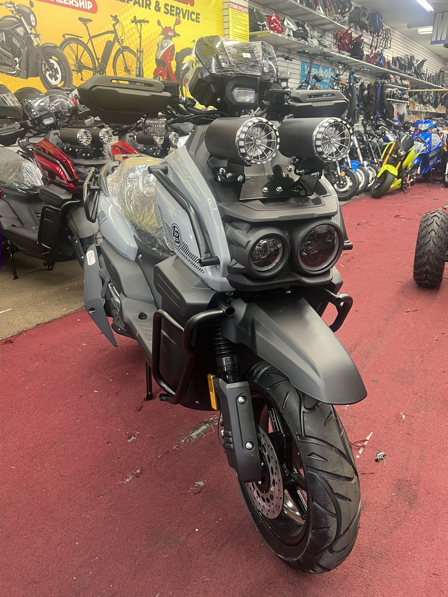 Brand New Tank 200cc EFI gas Scooter