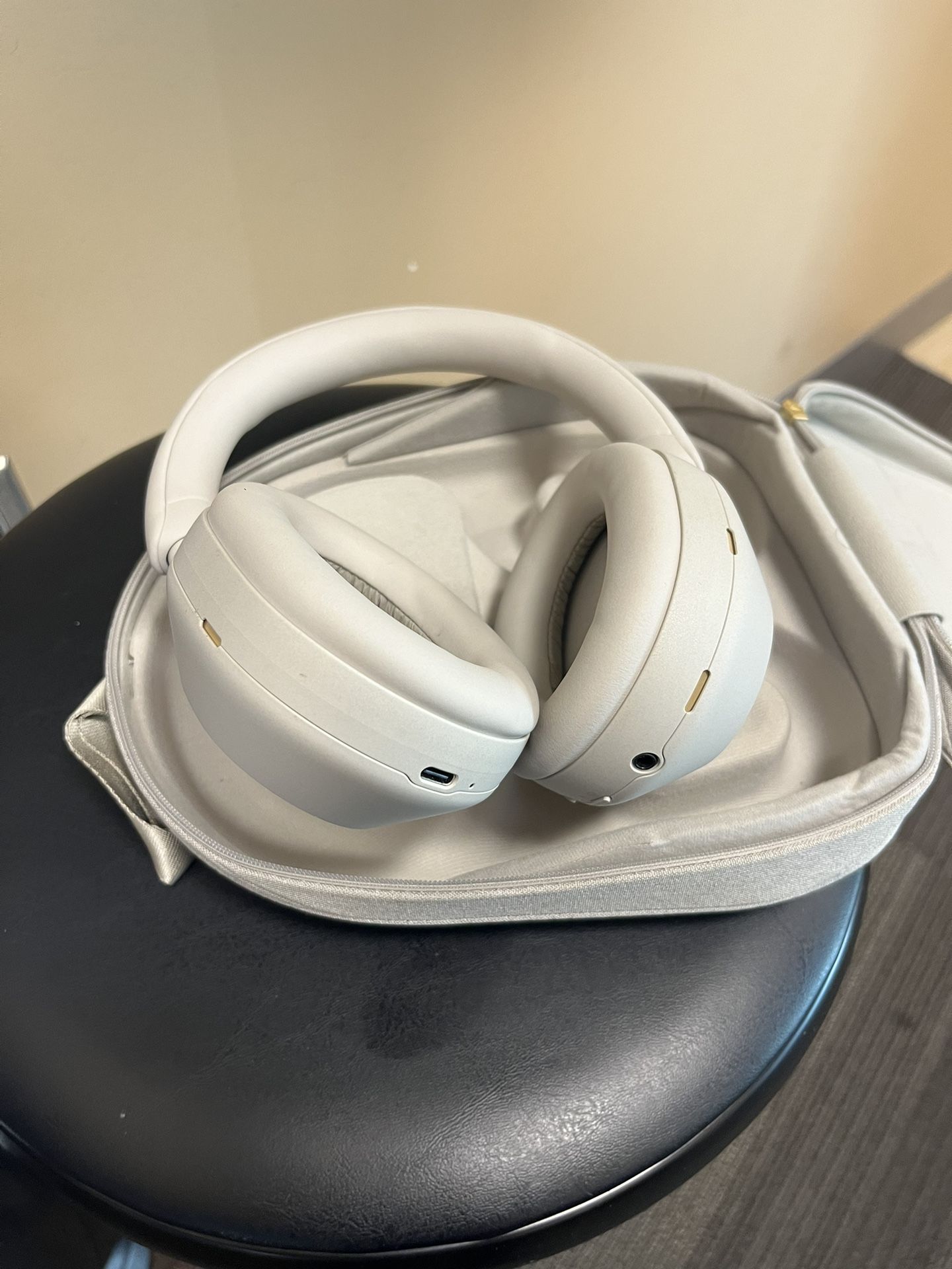 Barely Used Sony XM5 Headphones