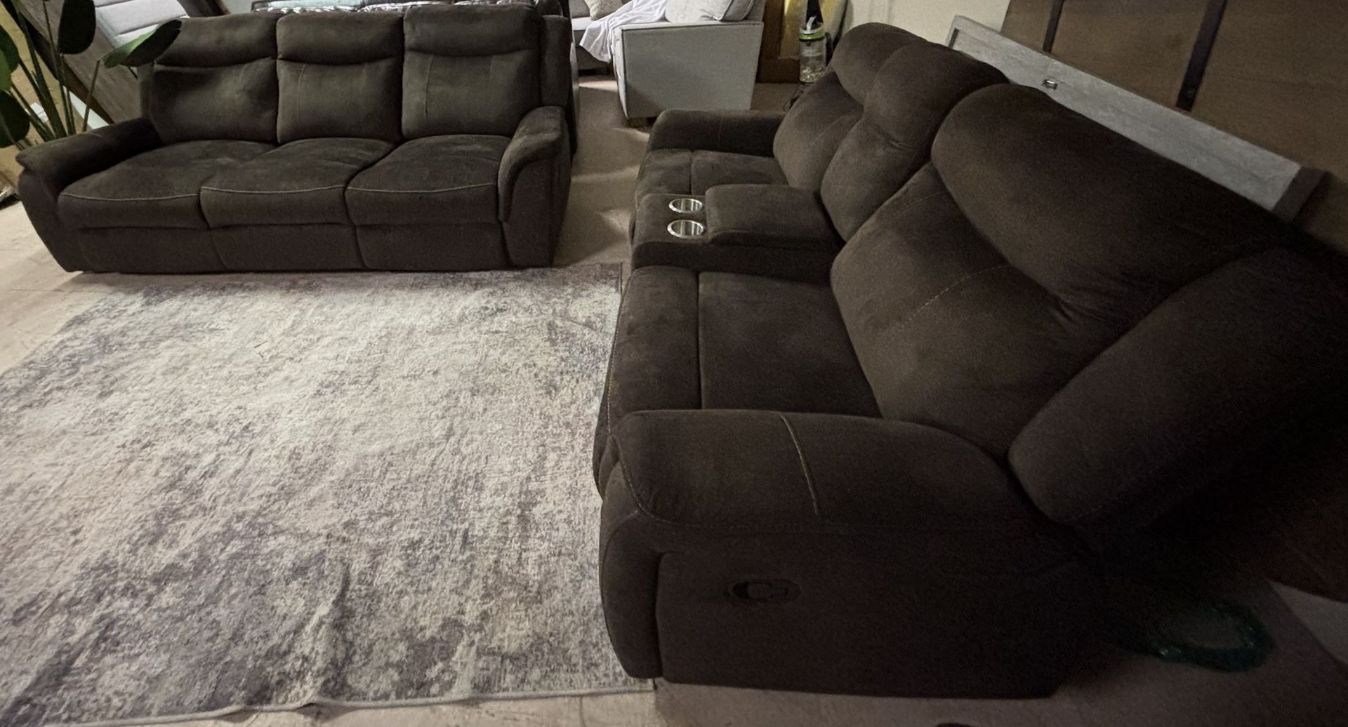 RECLINER COUCH AND LOVE SEAT SET, DELIVERY INCLUDED 🚚 