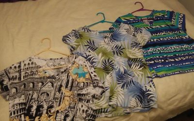 Short sleeve tops with printed designs