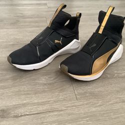 Puma  Women sneakers size 7