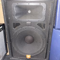 Speakers Peavey And JBL