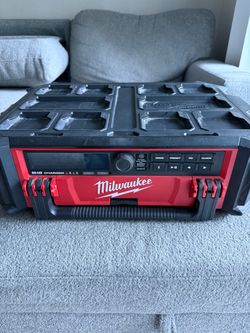Milwaukee Packout Radio