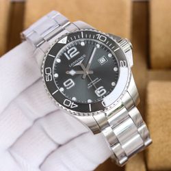 A fashionable and casual mechanical watch