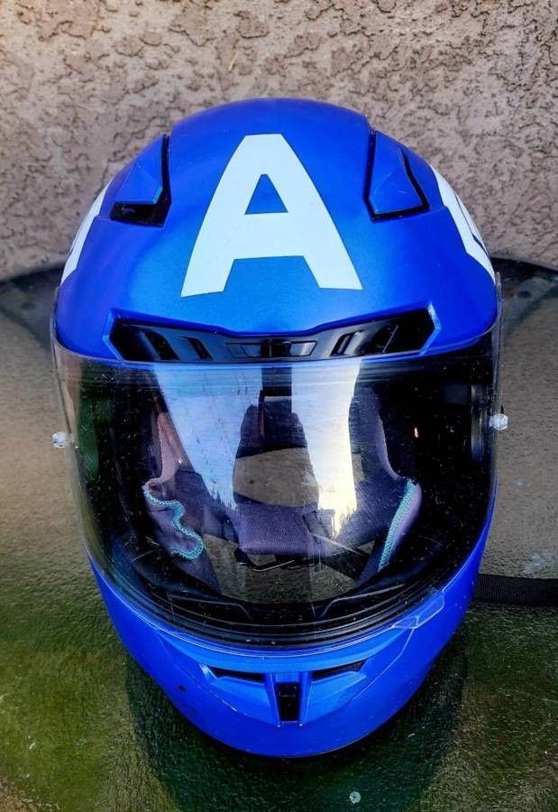 HJC CL-17 Marvel Captain America Full Face Helmet Blue/White - size Medium Pre-owned Located in Chula Vista