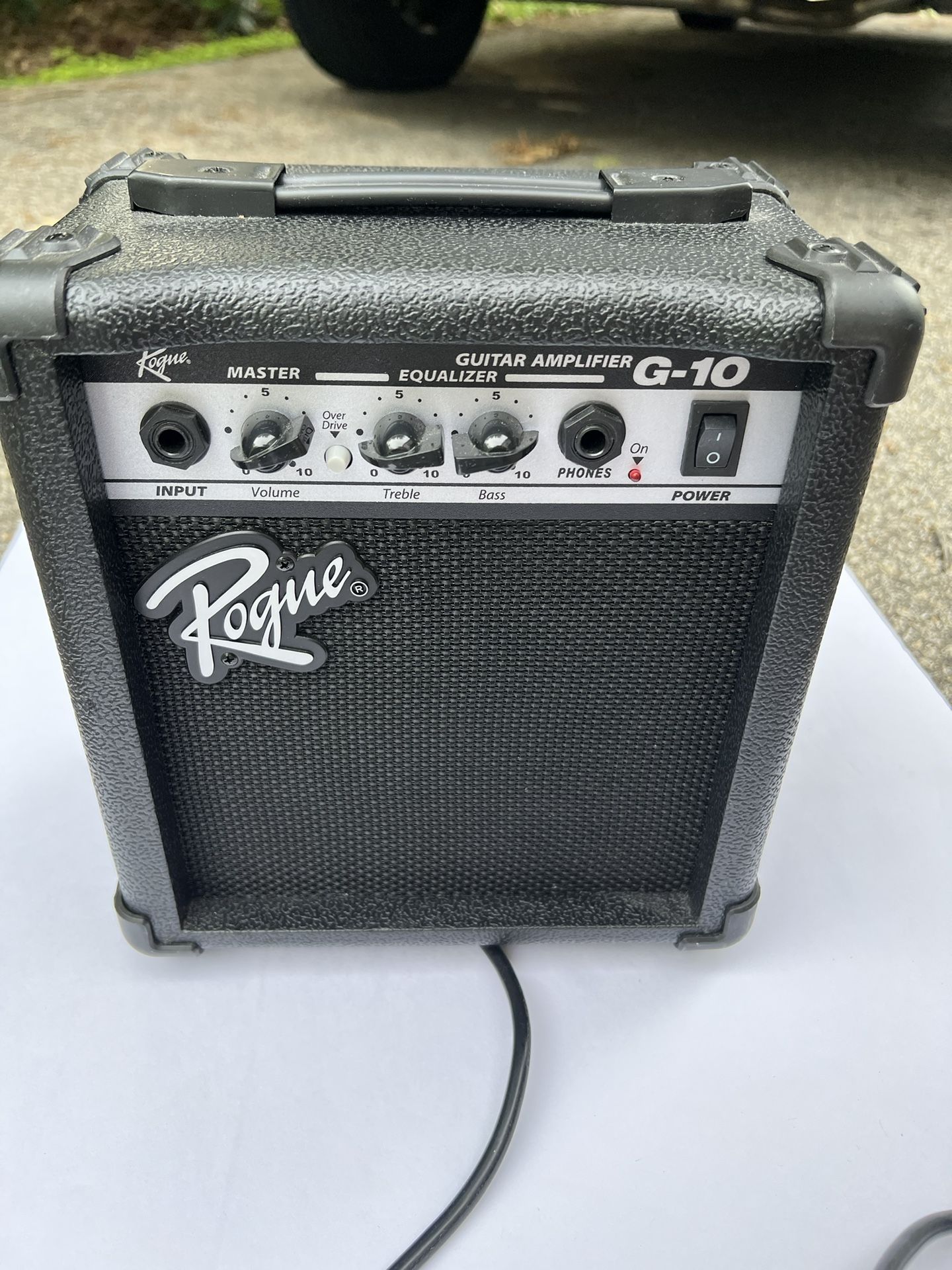 Never used - Rogue G-10 10W 1x5 Guitar Combo Amp Black