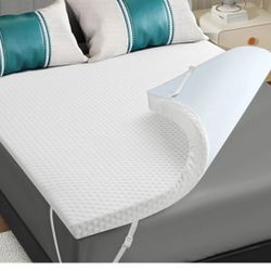 NEW Queen Cooling Gel Infused 3" Memory Foam Bed Topper with Removable Zipper cover. Never used.