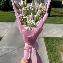 Pink and white tulip bouquet