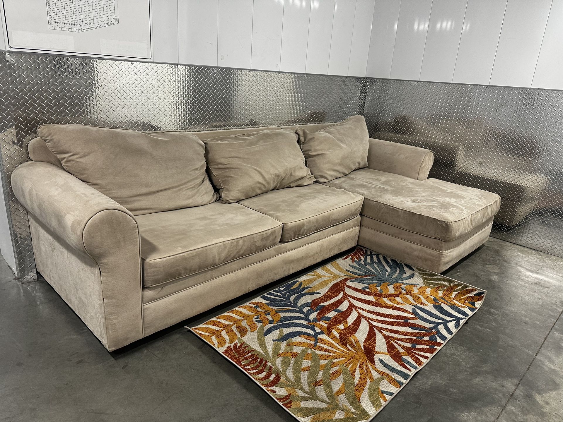BEIGE SECTIONAL COUCH W/ FREE DELIVERY