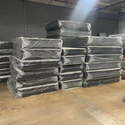 Queen Mattress Come And Box  Spring  - Free Delivery 🚚 To Reasonable Distance 