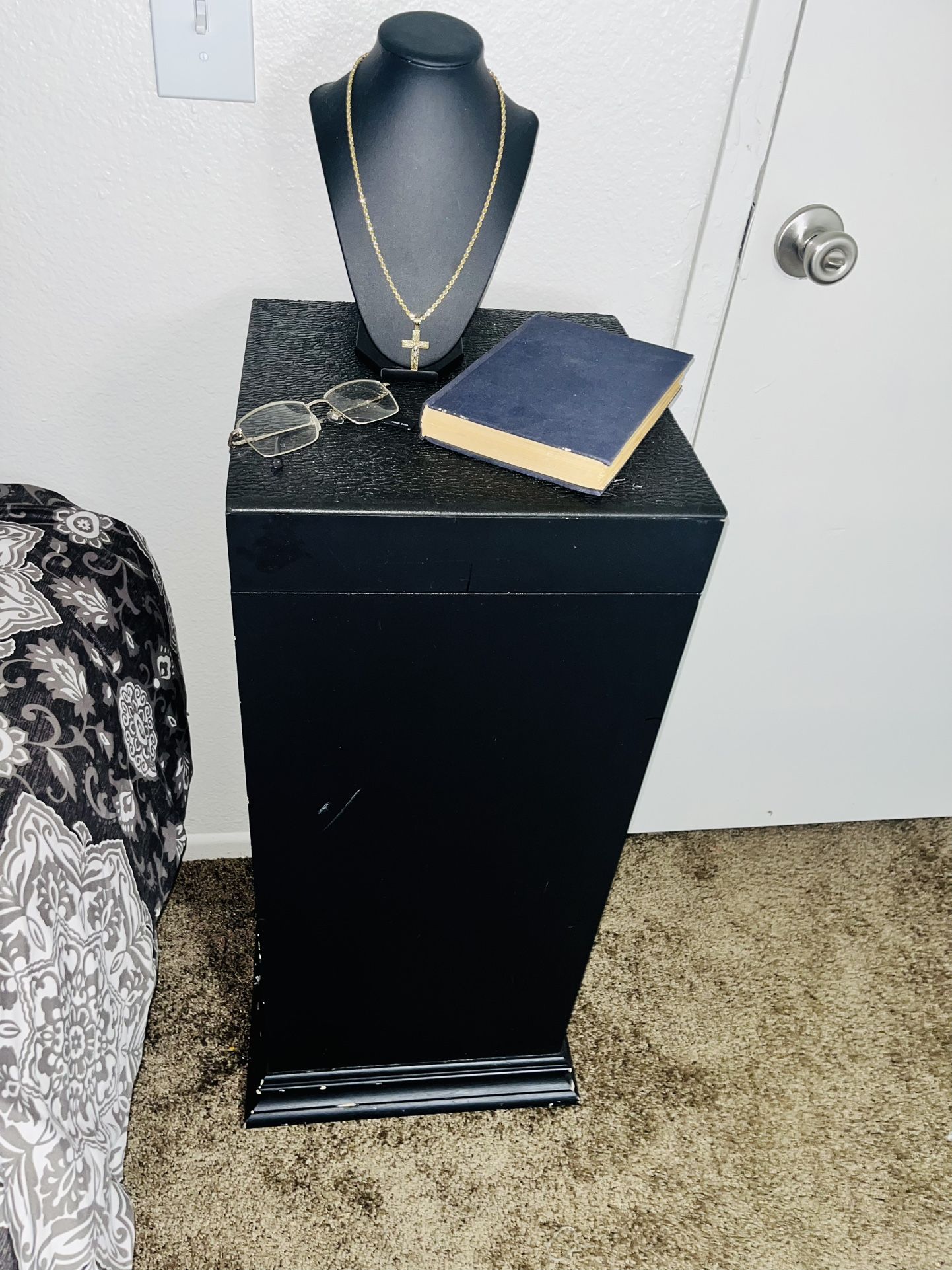 Luxury Black Display Cabinet
