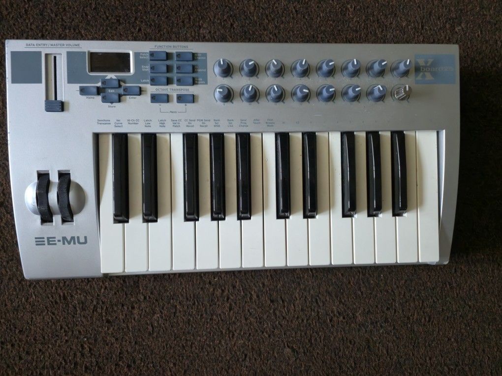 E-MU X board 25 Controller Keyboard
