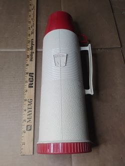 Vintage Thermos Quart Size #2402 With 3 Drinking Cups