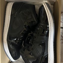 Jordan 1 mid SE size 10