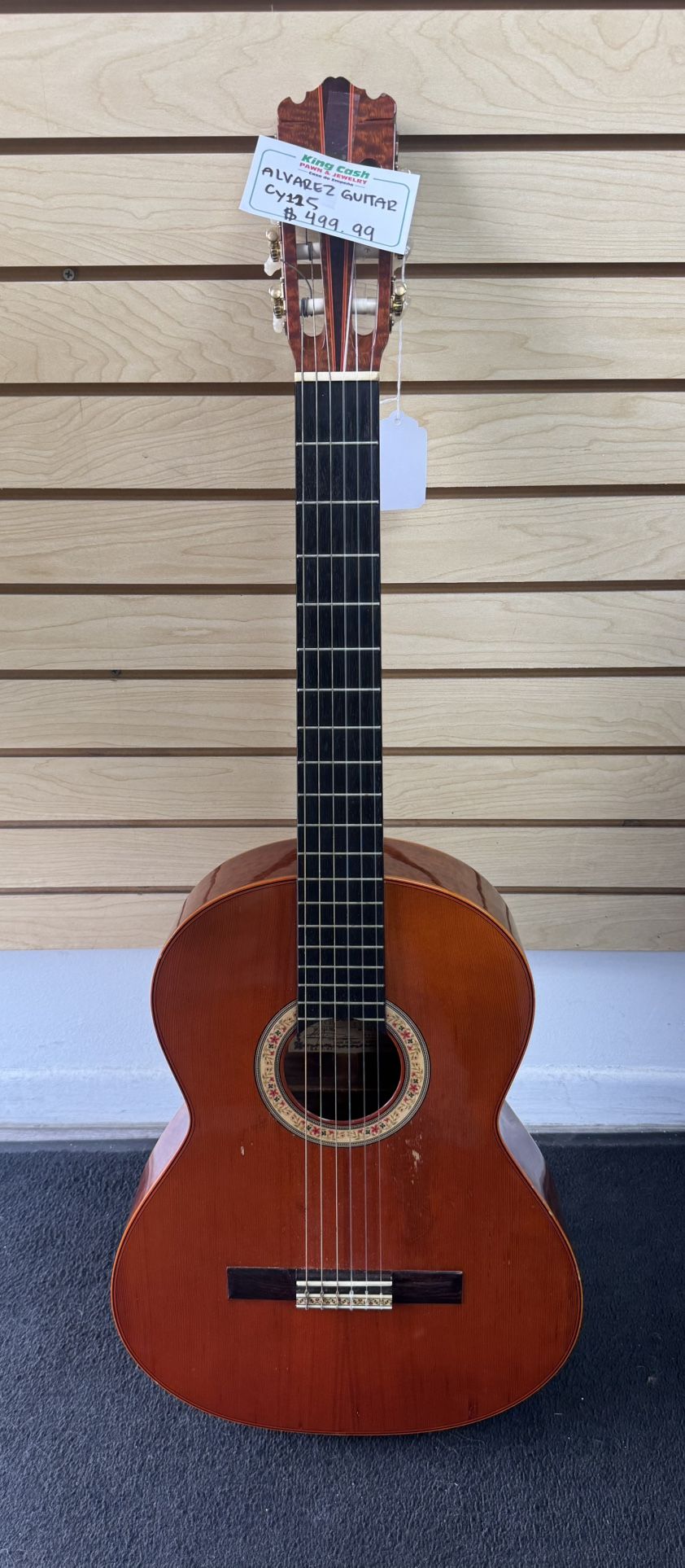 ALVAREZ GUITAR 