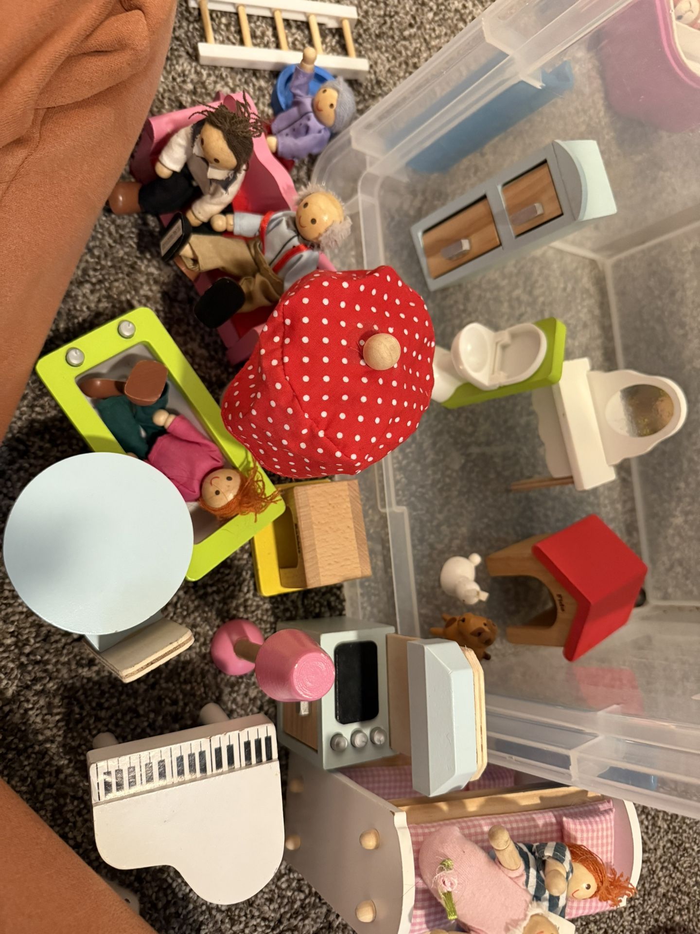 Dollhouse Accessories 