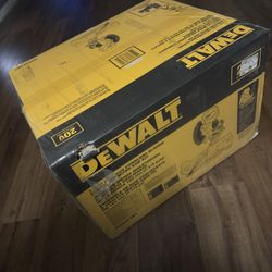 Dewalt 20V Max 7 1/4 Cordless Miter Saw Kit
