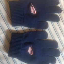 Girls Nike Gloves