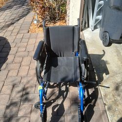 Collapsible wheelchair