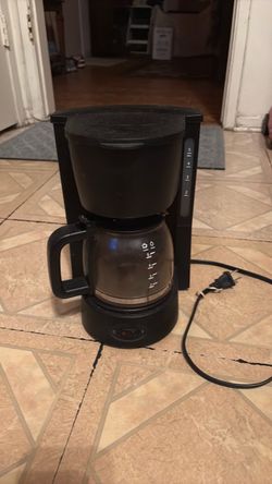 Black Drip Coffee Maker with Glass Carafe