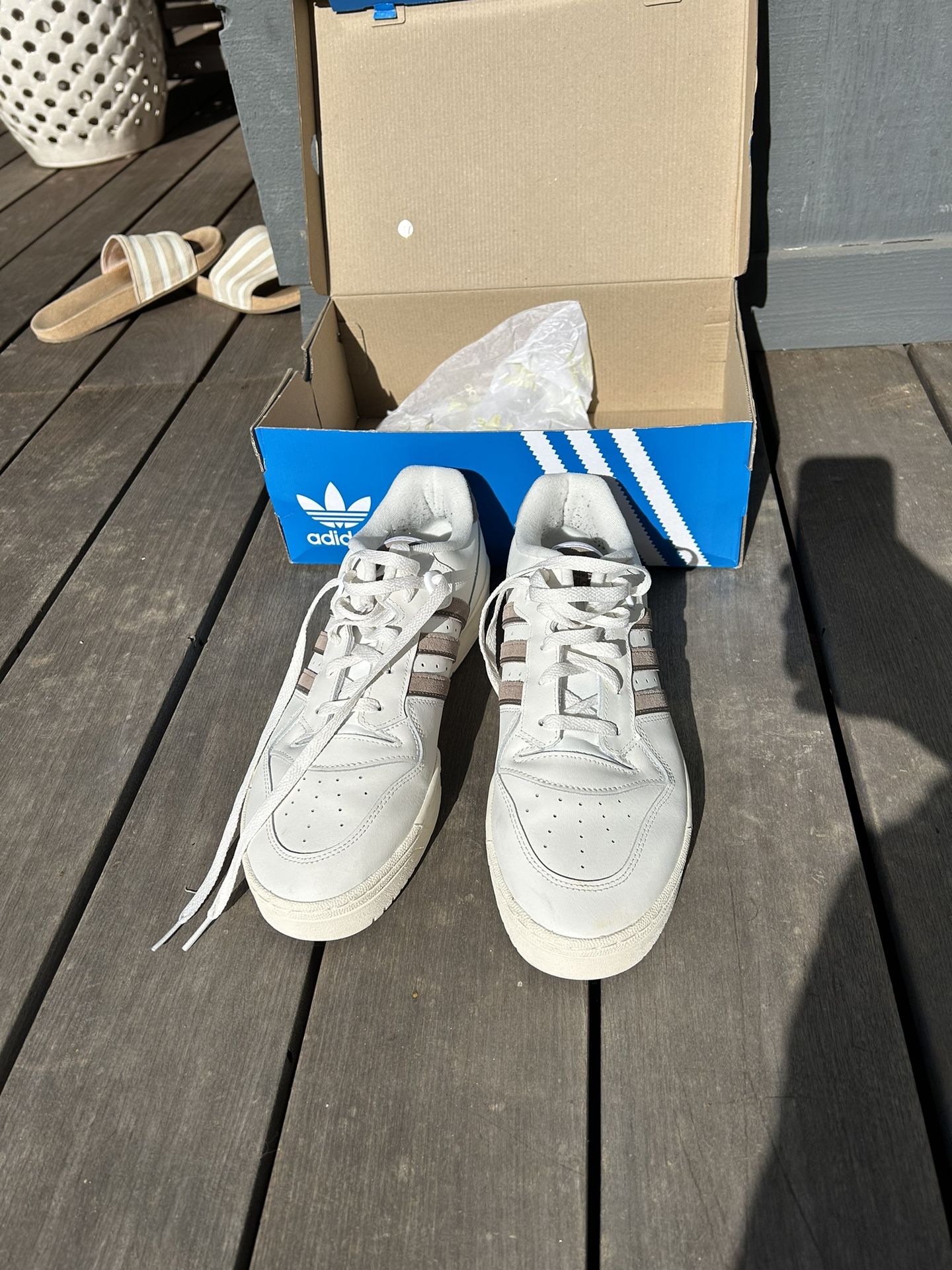 Adidas Originals Rivalry Low BARELY WORN