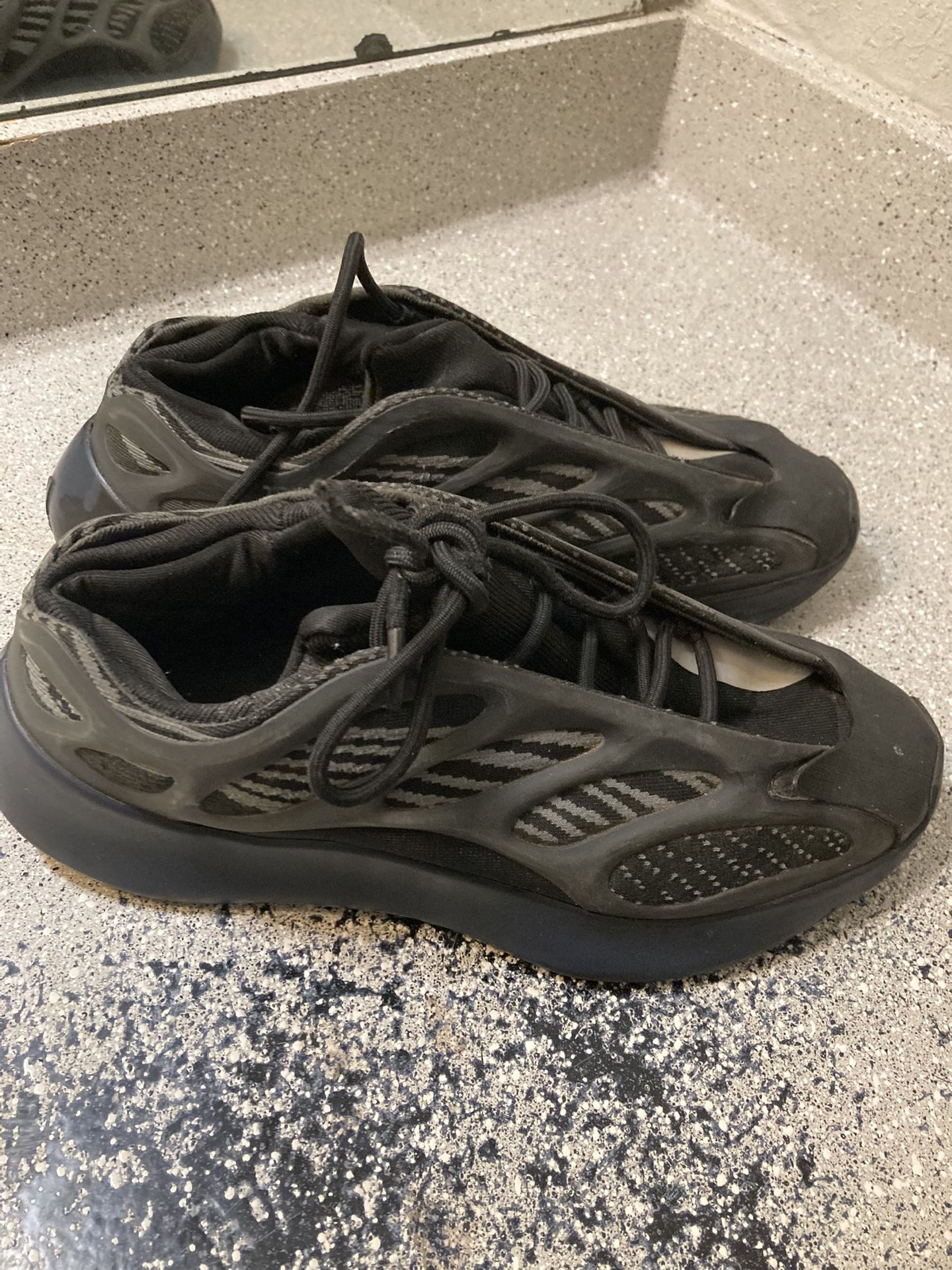 Yeezy Shoes Size 9