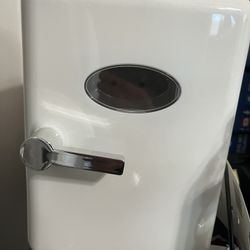 Mini fridge