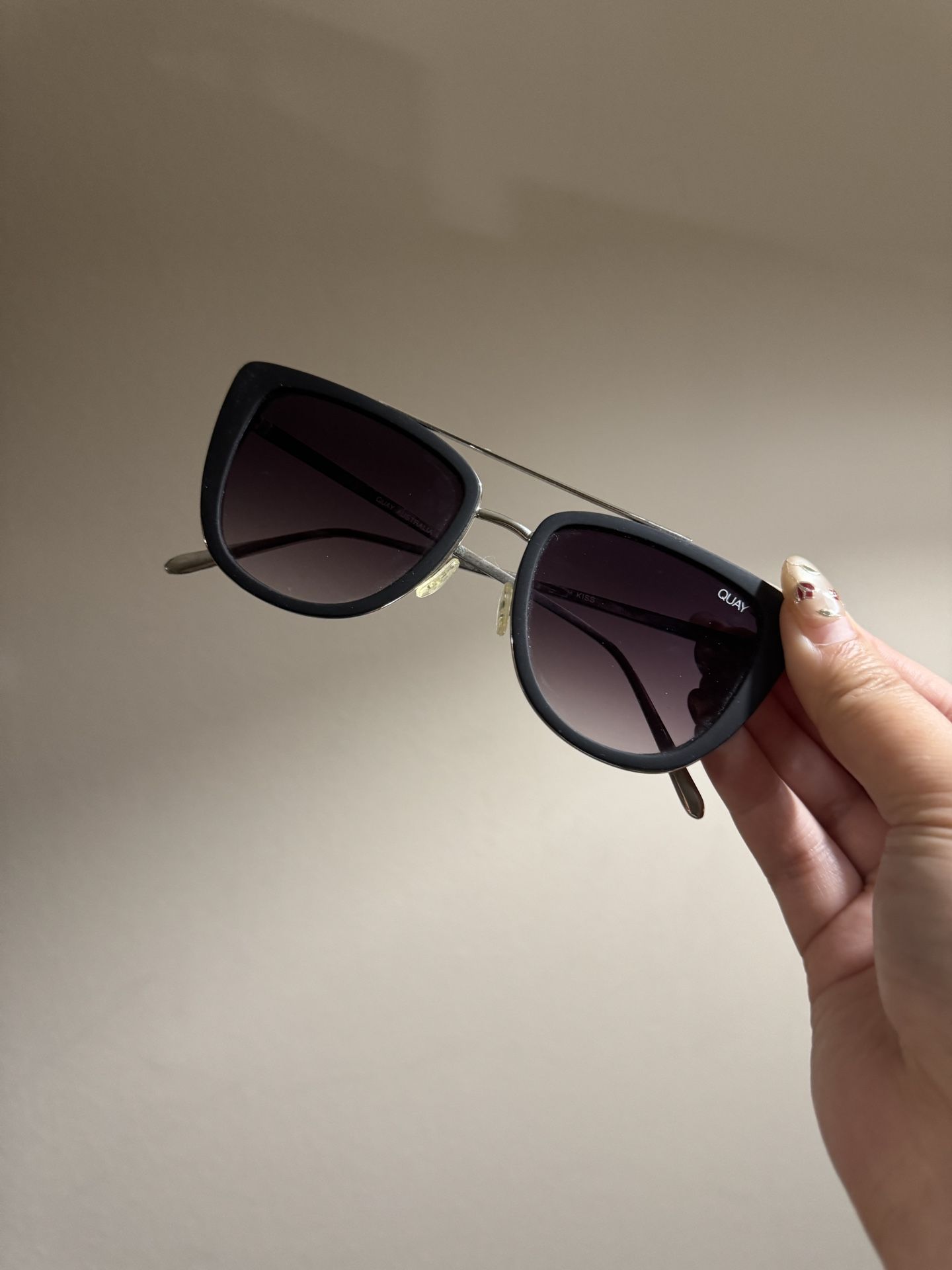 Quay Australia Black Sunglasses Sleek Design