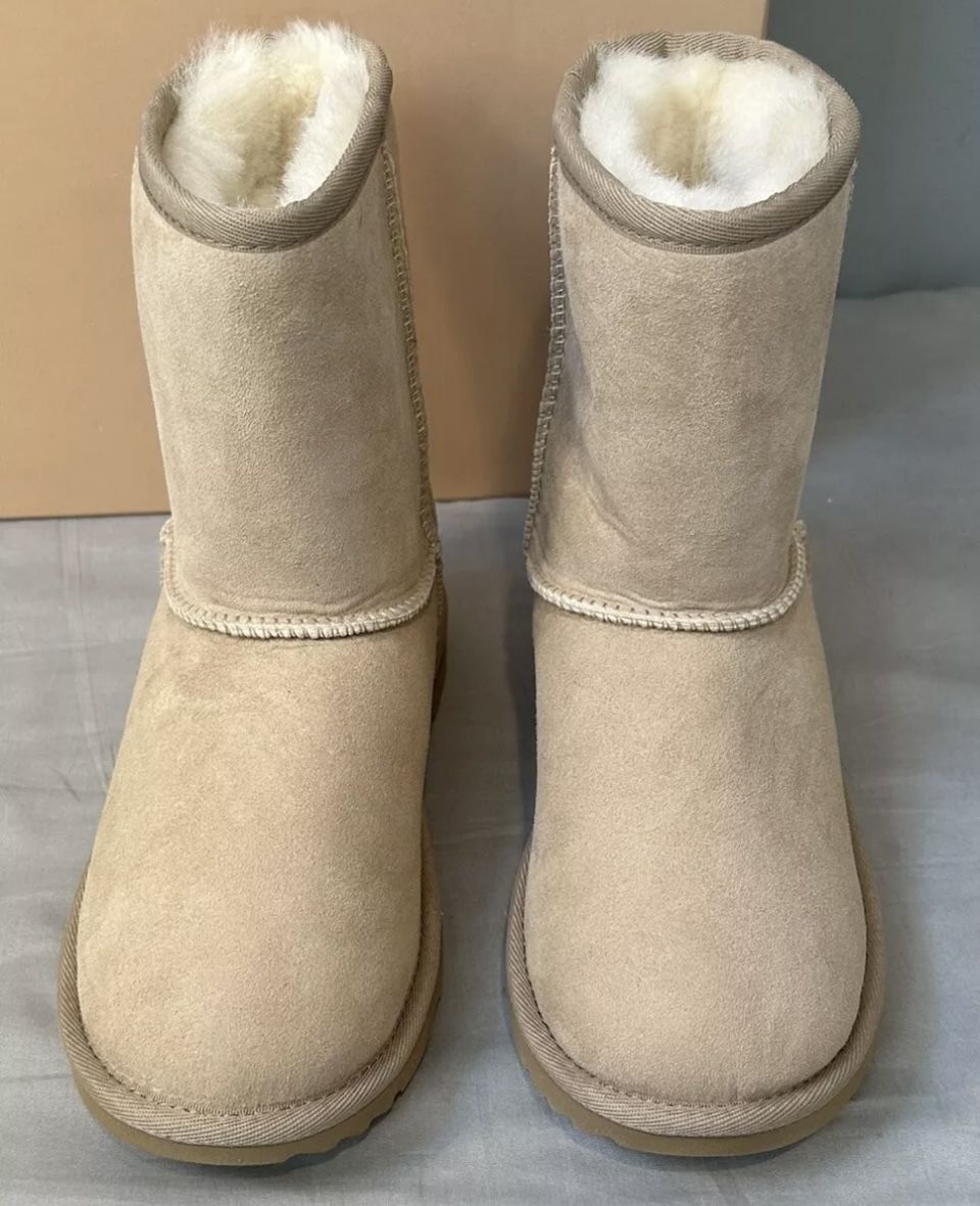 New 40th Anniversary UGG Boots Kids Size 3 Limited Edition