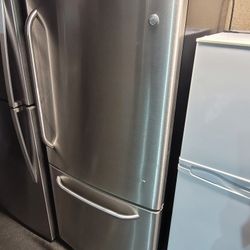 GE 22CU FT Apartment Size Stainless Steel Bottom Freezer Refrigerator 30W27D67H
