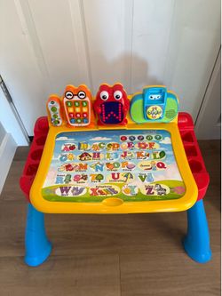 Toddler learning alphabet table