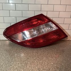 2008-2011 Mercedes Benz C300 Tail Light 