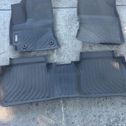 RUBBER MATS 14-19 COROLLA