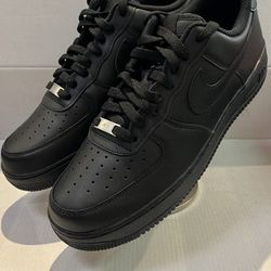 NIKE AIR FORCE 1 LOW ‘07 “TRIPLE BLACK”