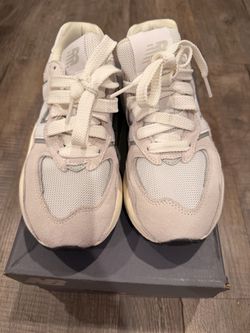 New Balance 57/40 Women’s Sneakers Grey/White – Brand New – Size 6.5