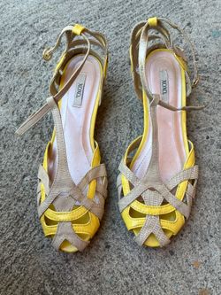 Xoxo Beige And Yellow Sandals
