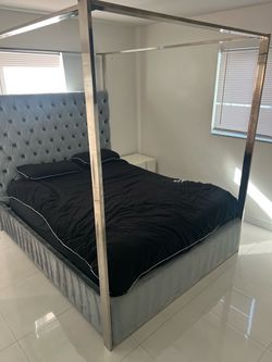 Queen Canopy Bed With Mattress