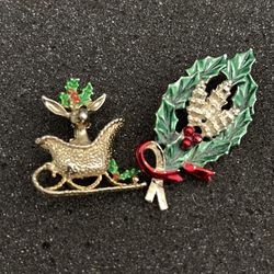 Christmas Pins/ Brooch Set of 2 Christmas Deer & Gerry's Holly Pinecone
