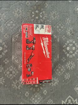 Milwaukee tool set