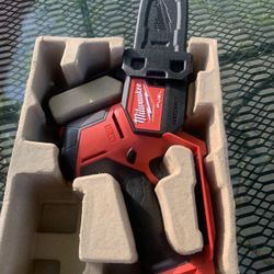 Milwaukee M18 FUEL 18V Lithium-Ion Brushless Battery 8 in. HATCHET Pruning Saw (Tool-Only)