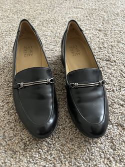 Size 9 Women’s Naturalizer Loafers