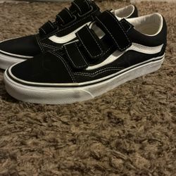 New Vans Size 7 Men’s. 8.5 Woman’s