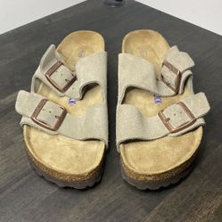 Size 8.5 - Birkenstock Arizona Women’s Scandal Taupe