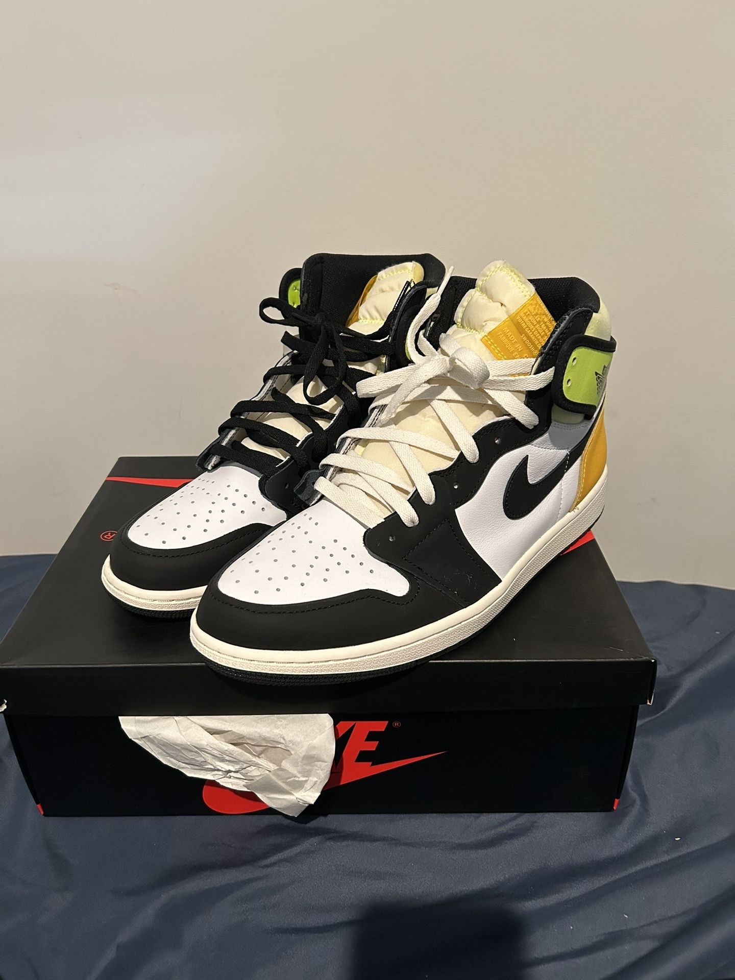 Jordan 1 Retro “High Volt University Gold”