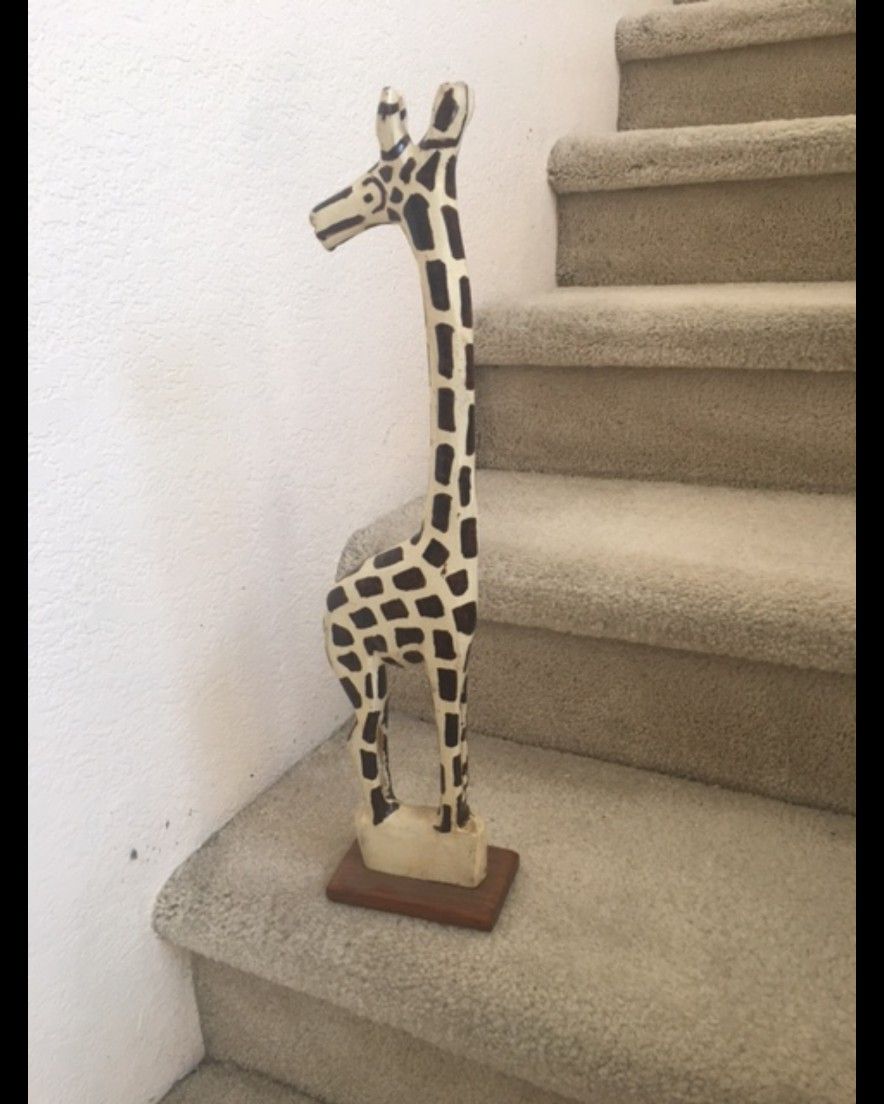  giraffe statue