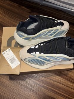 YEEZY 700 Kyanit