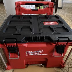 Milwaukee PACKOUT Rolling Box