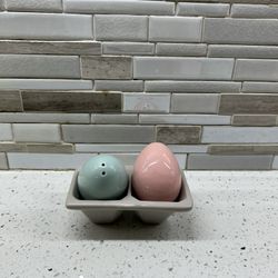 Easter 🐣 Ceramic salt And pepper Shaker Set